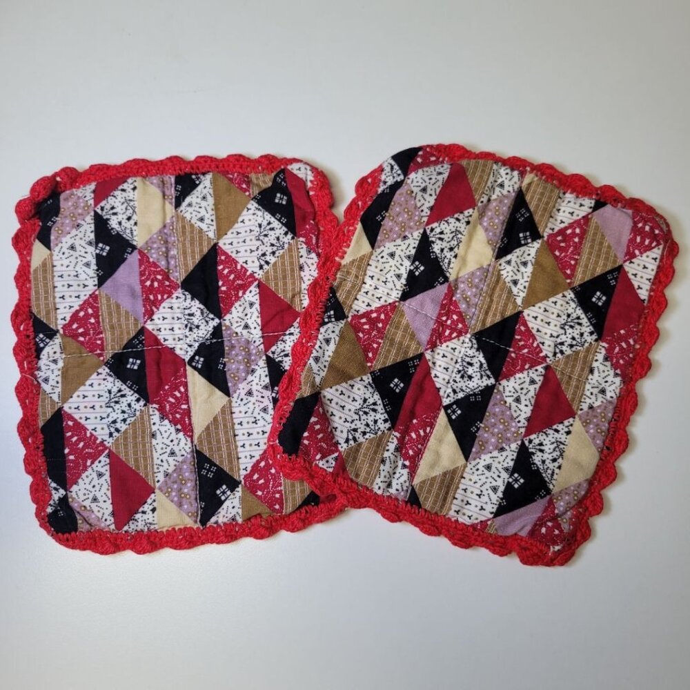 Handmade Hotpads Lace Doily Edge Sewn Pair Red Black 7 x‎ 5.5 Inches Grannycore